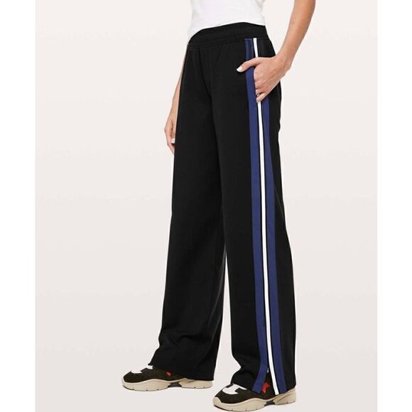 Lululemon Cover Your Tracks Pant *31"
Black - Picture 1 of 14